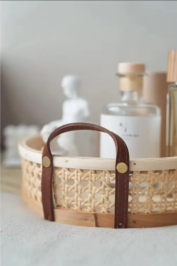 Bandeja de Rattan com Alças de Couro