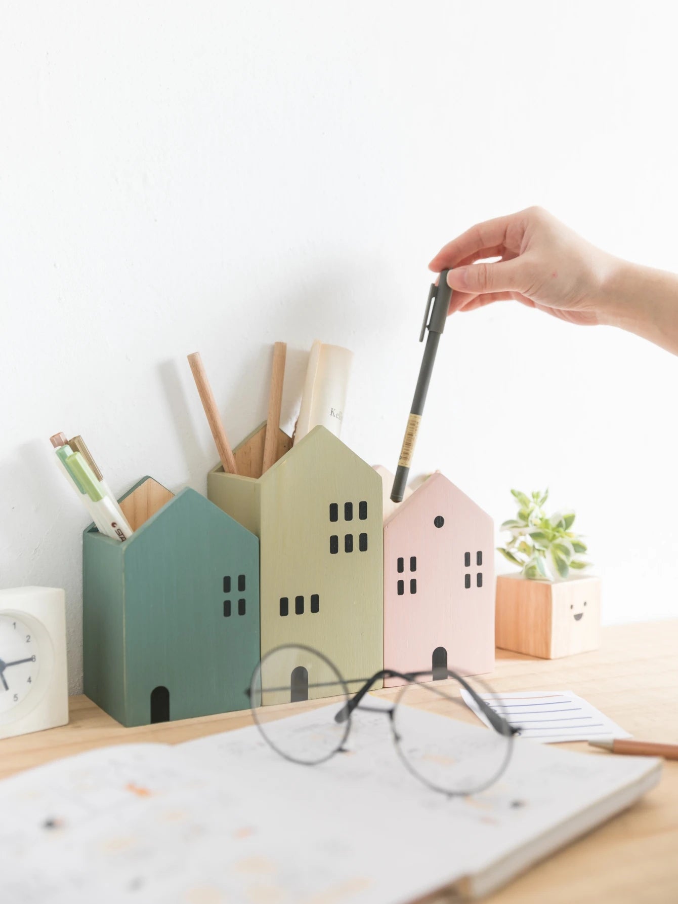 Porta Caneta Casa de Madeira